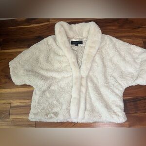 Marc New York white cream faux fur shawl shrug topper cape coat jacket L